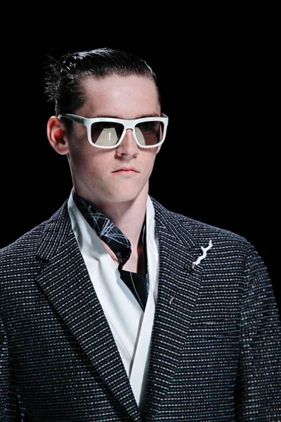 Look 60